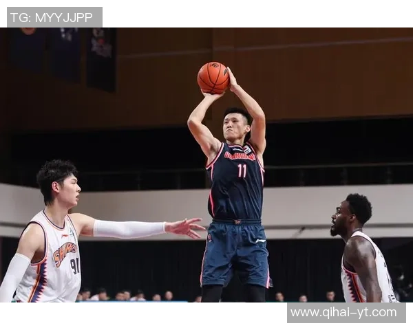 周鹏：从篮球场上的传奇到生活中的榜样，展现拼搏精神与团队合作的力量