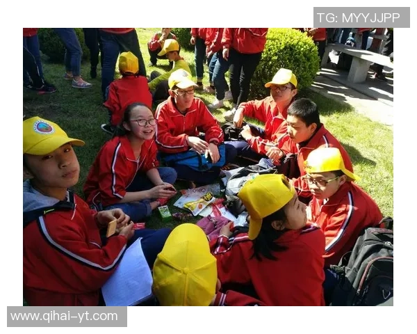 足球小将迎战重庆世康全力争胜展现青春风采与团队精神